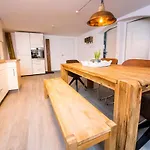 Am Schlosspark 4 * Brakel