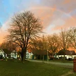 Am Schlosspark 4 * Brakel