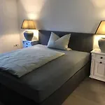 Appartement Am Schlosspark 4 *
