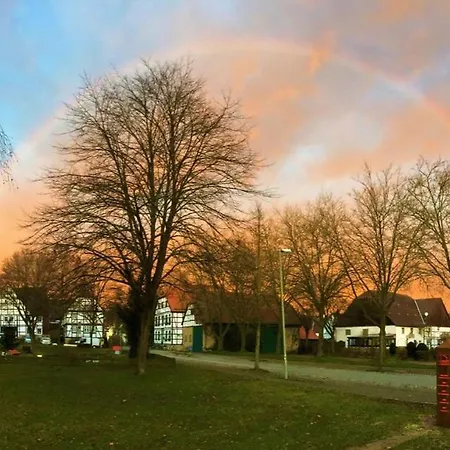 Am Schlosspark 4 * Brakel