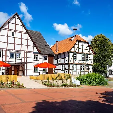 Am Schlosspark 4 * Brakel