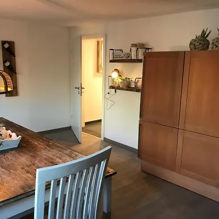 Am Schlosspark 4 아파트