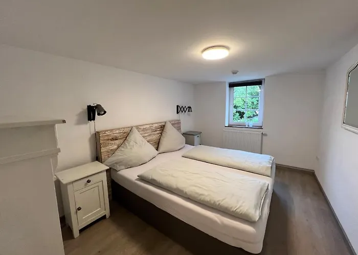 Am Schlosspark 4 * Brakel